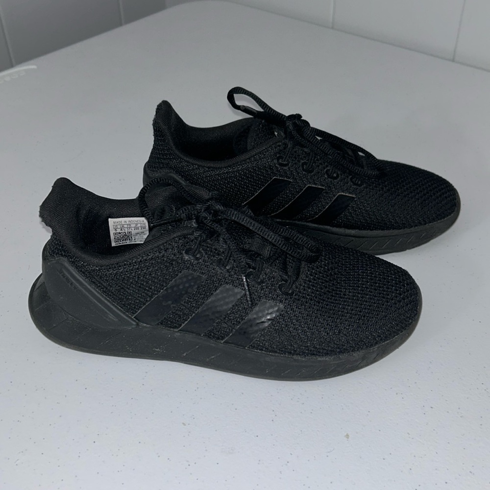 Adidas Boy’s Youth All Black Sneakers Size 5